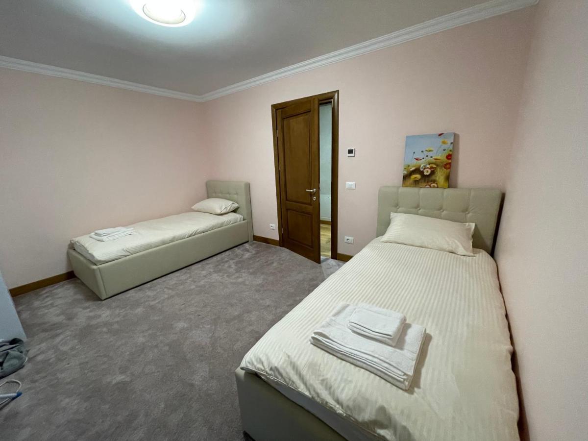 Villa Sunny House Suceava Exterior foto