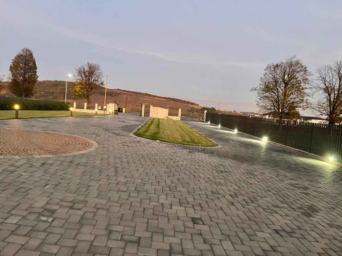 Villa Sunny House Suceava Exterior foto