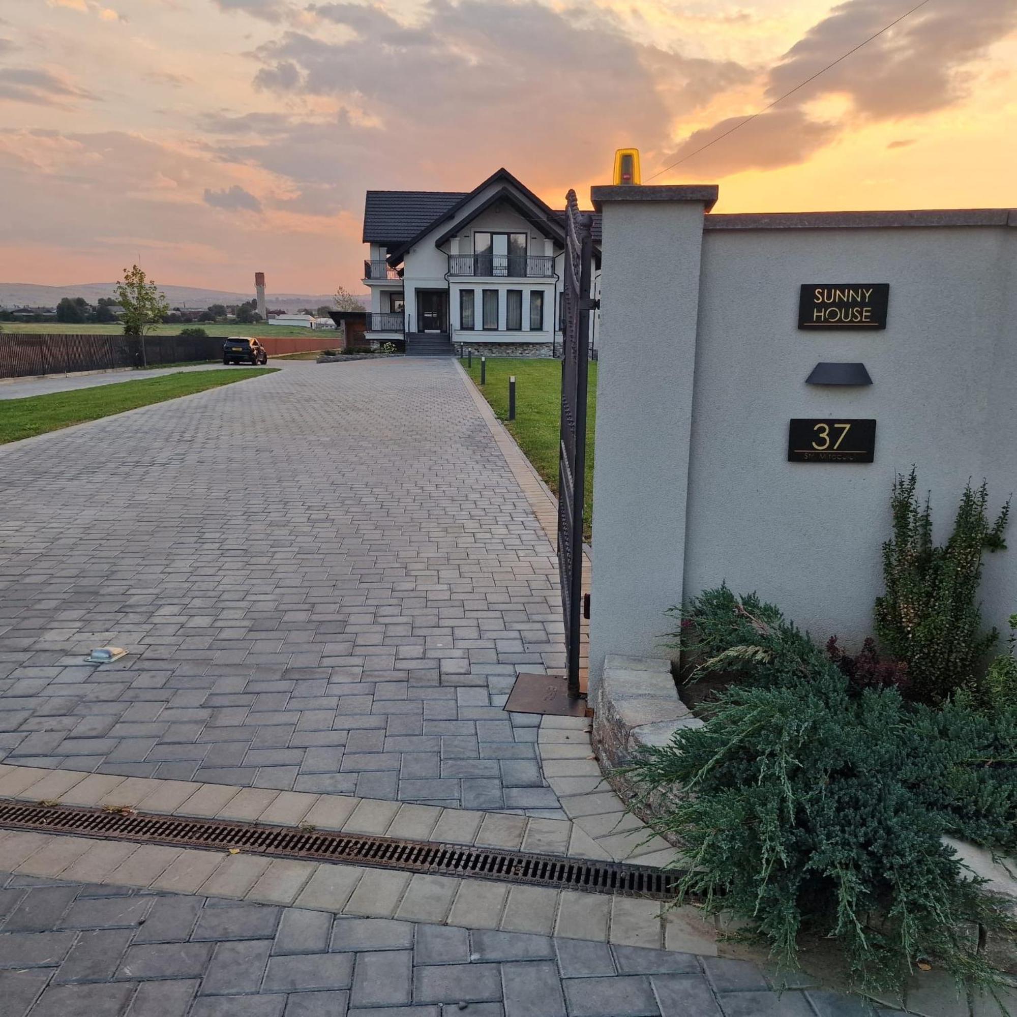 Villa Sunny House Suceava Exterior foto
