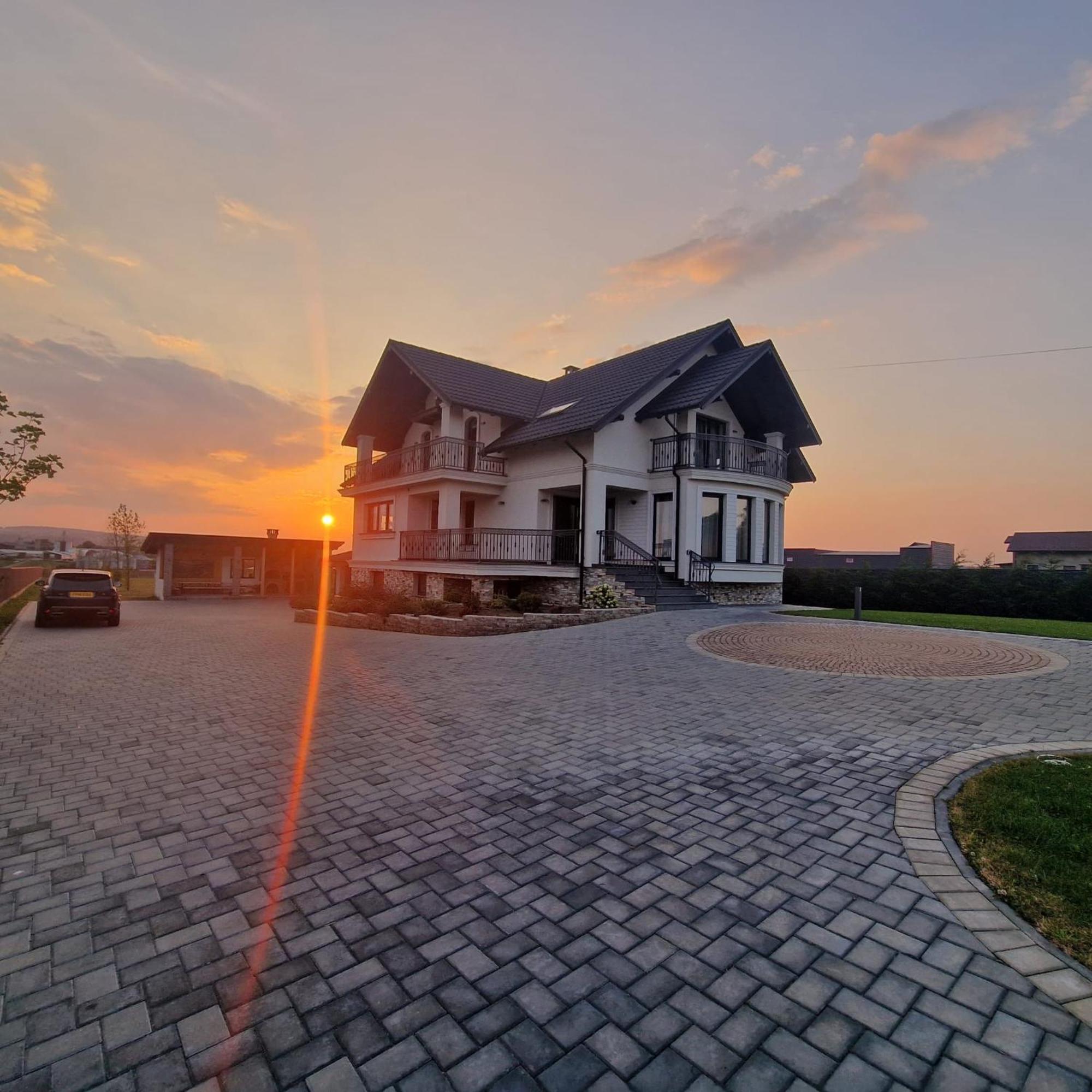 Villa Sunny House Suceava Exterior foto